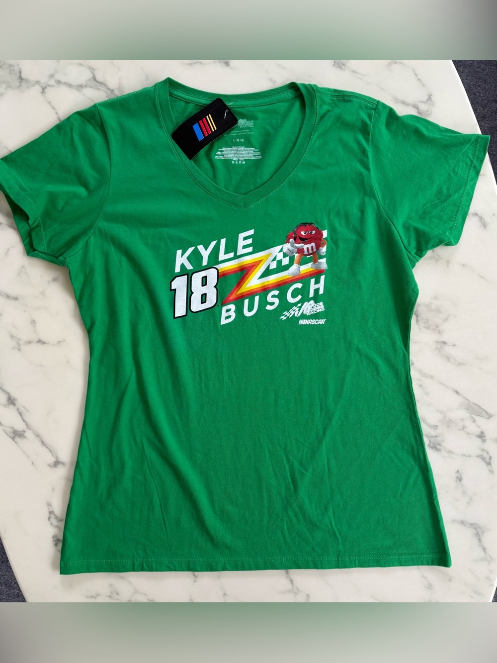Kyle Busch #18 NASCAR M&M's Green Racing t-shirt V-Neck Size Large